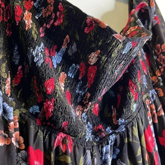 Sonsy Black Floral Off The Shoulder Shorts Romper - Picture 5 of 9